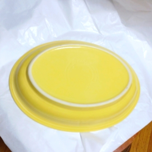 FIESTA OVAL BOWL 12IN. X 9IN. IN A BEAUTIFUL FEISTA YELLOW COLOR - Picture 3 of 4